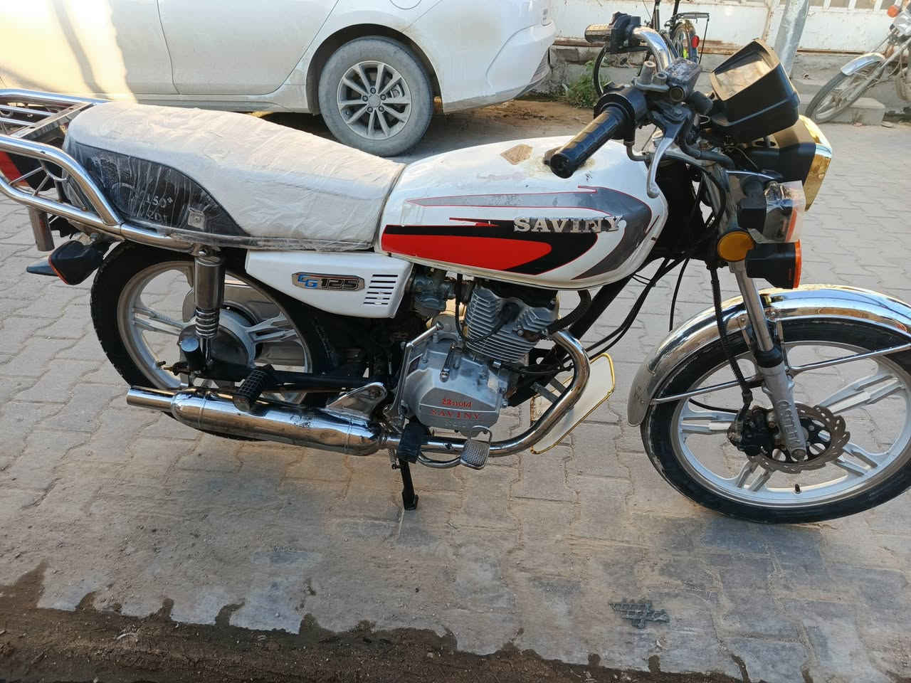 السلام عليكم دراجه سافان للبيع كامله من كلشي سلف هندر المكينه برغي واحد ما مفتوح موديل 2021 السعر  550 وبيه مجال الدراجه اصوليه للتواصل عبر الرقم ***********
