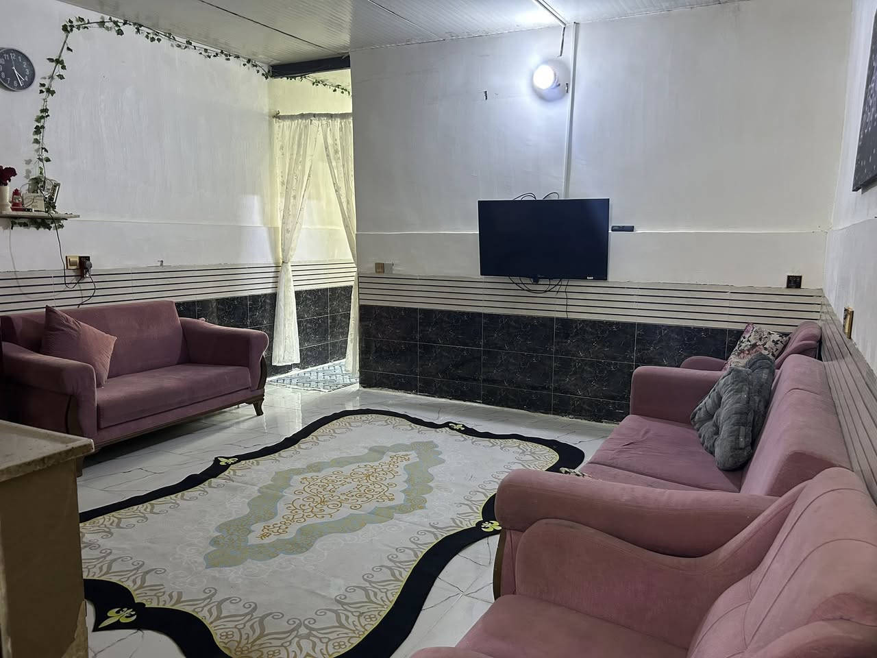 إسلام عليكم بيت بالتراث قرب الدرويش شارع الربيعي مساحته ١١٠ واقع حال سعره ٢٢ الاتصال ***********
