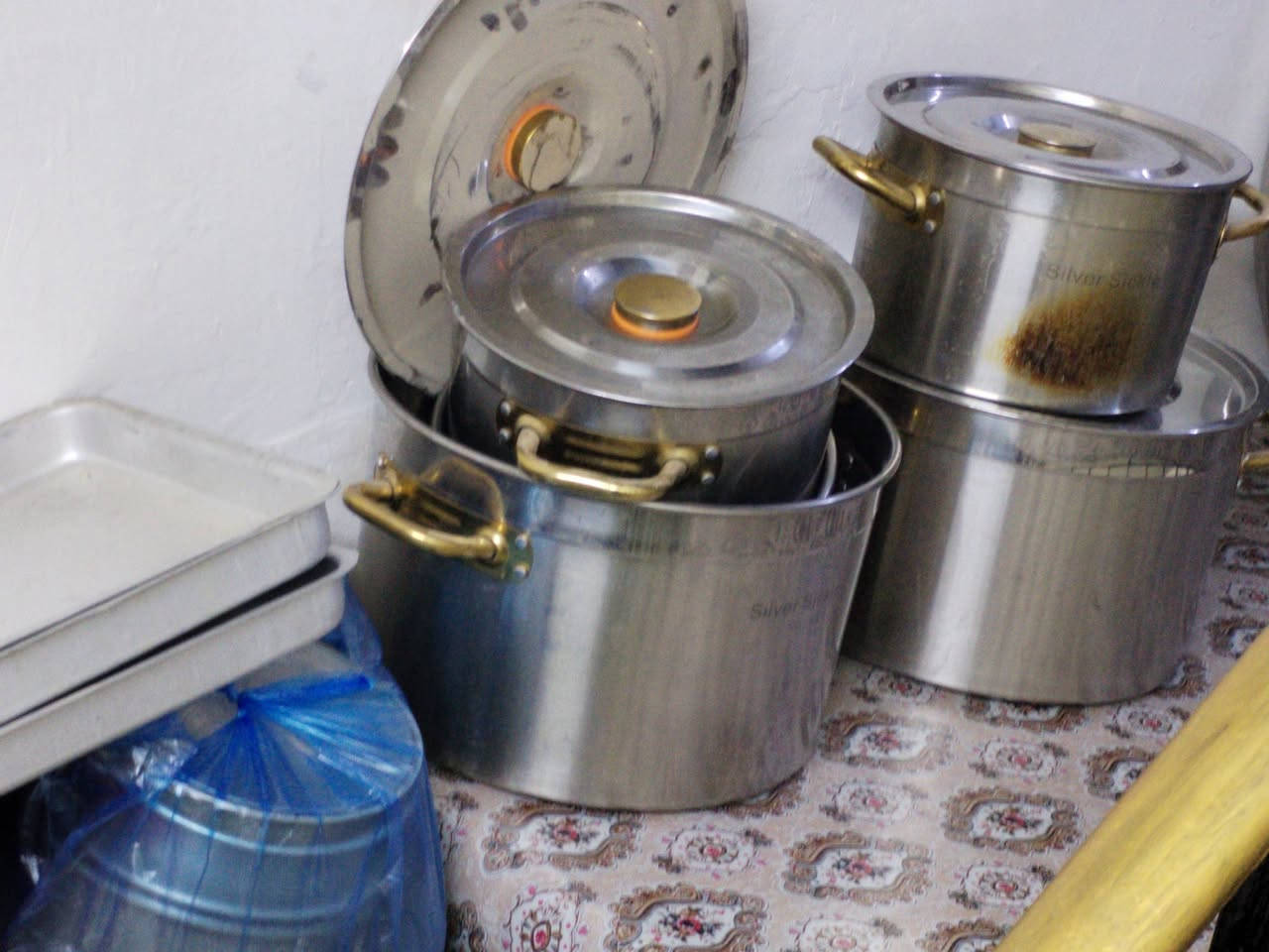 السلام عليكم غراض مطعم للبيع ميوزه وجدوره وموجود جدر ضغط لحجم لكبير وميوزه وكراسي  كلهن جدد ما مستخدمات ماعده جدرين او تلاثه لستيل اي استفسار اتصلو ع رقمي ***********
