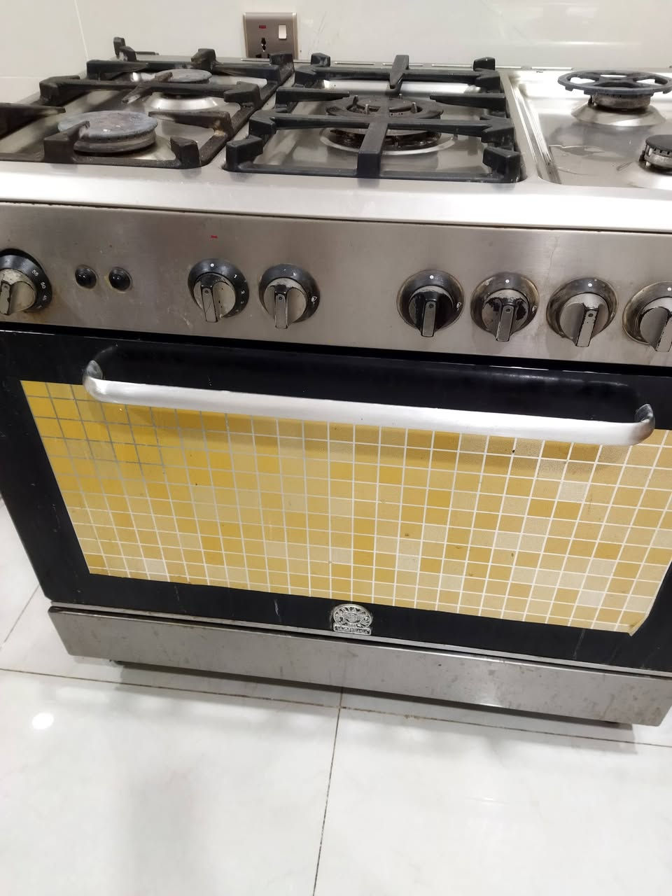 السلام عليكم اغراض للبيع العنوان بغداد لاستفسار الاتصال على الرقم المذكور ***********
