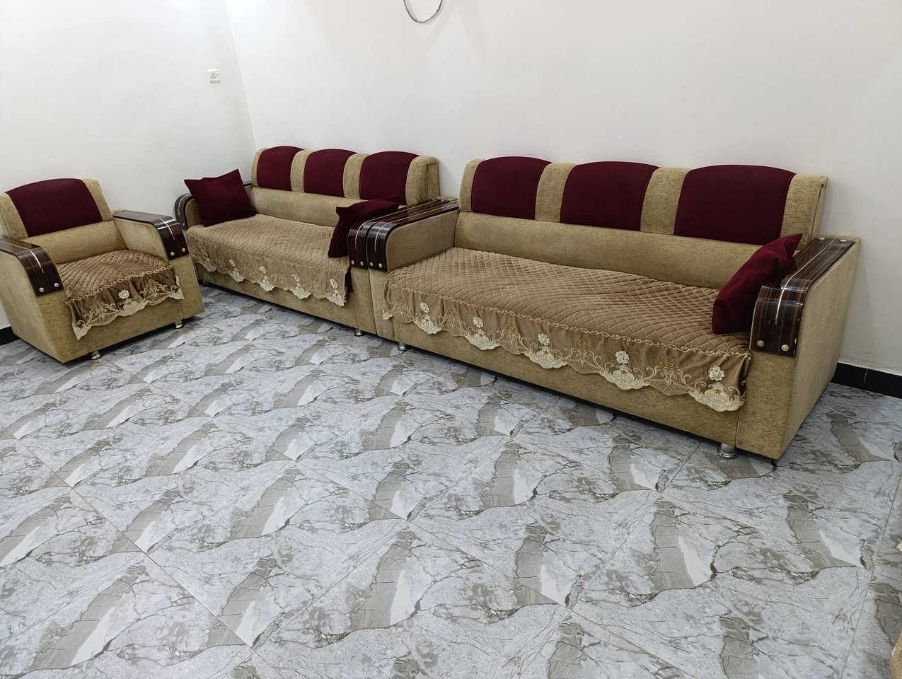 تخم خمس قطع مستعمل 
السعر 250 وبي مجال 
للاستفسار ع رقم *********** أو خاص
