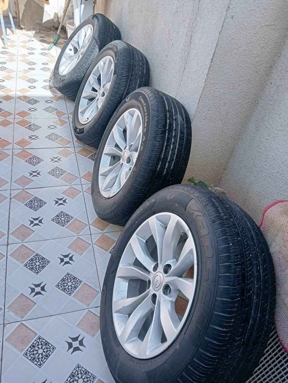 ويل حجم 17 جديد كلش وبي تخم تاير ابو الورده توني شادهن بيع أو مراوس مكاني ناصريه  ***********
