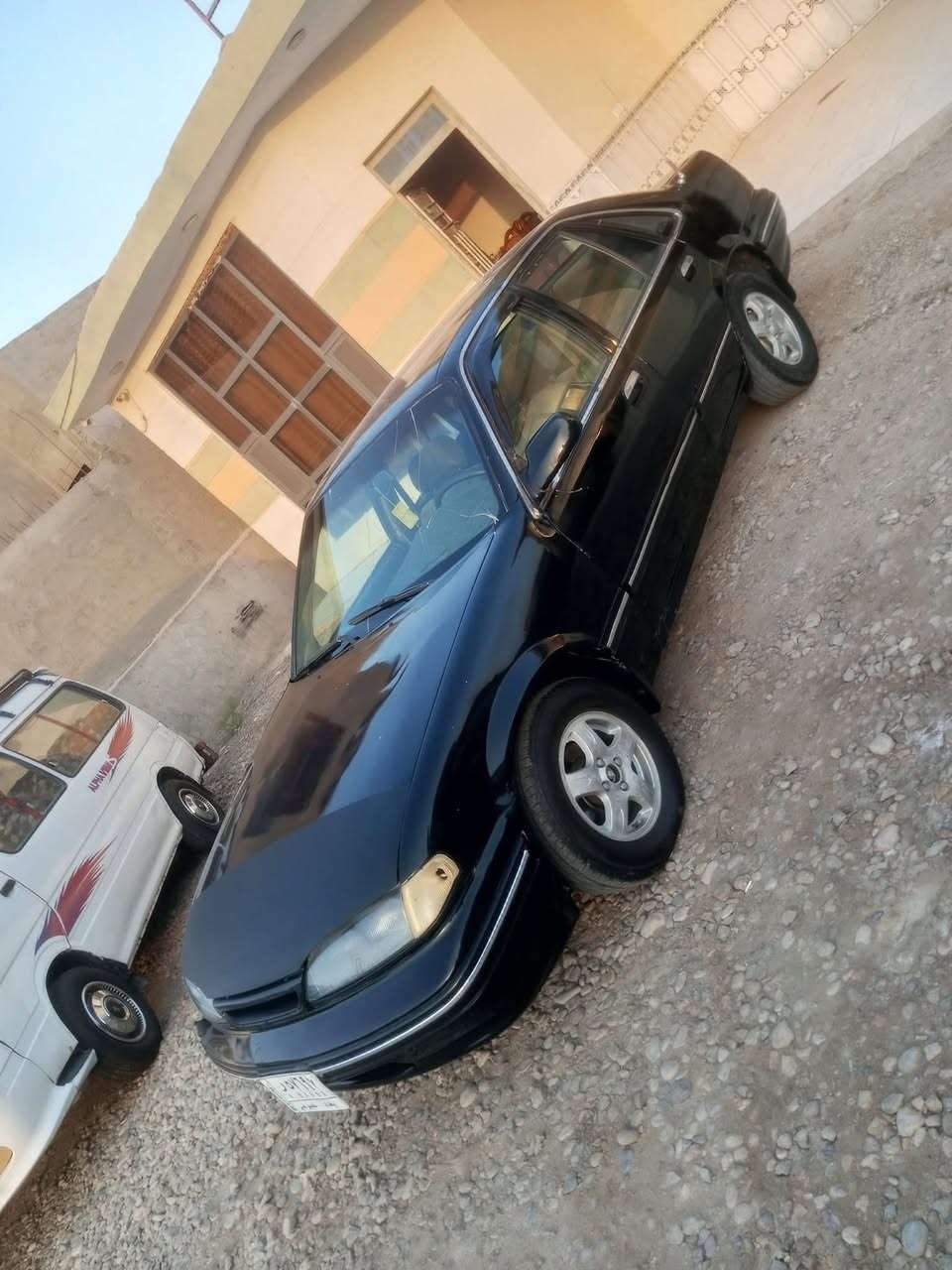 سلام عليكم 
برنس رقم بغداد موديل ١٩٩٤
مكينه وكير لاتنقيص ولا تبخير 
تبريد شغال فان جدا عالي 
حداديه جديده جاهزه السياره مناقصه شي 
سعره ٣٥ ورقه 
*********** واتساب 
***********
