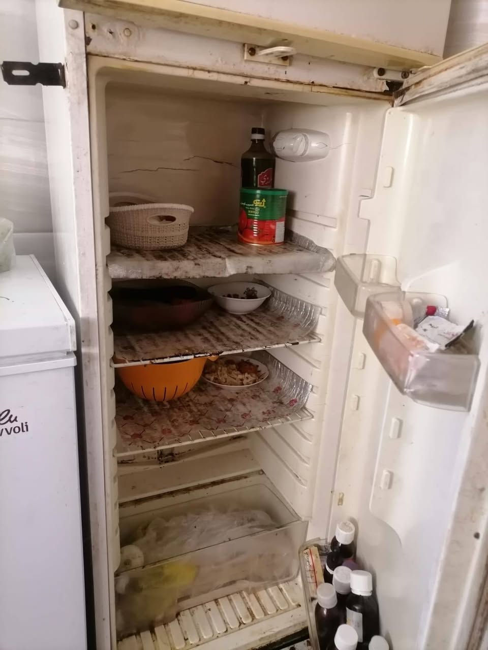 ثلاجه للبيع كل عيب ما بيها بس بابها اشويه يتحرك ب 80 وبيها مجال


**إذا كنت صاحب هذا الإعلان وتريد حذفه لأي سبب، رجاءا أرسل رسالة إلى الدعم الفني**