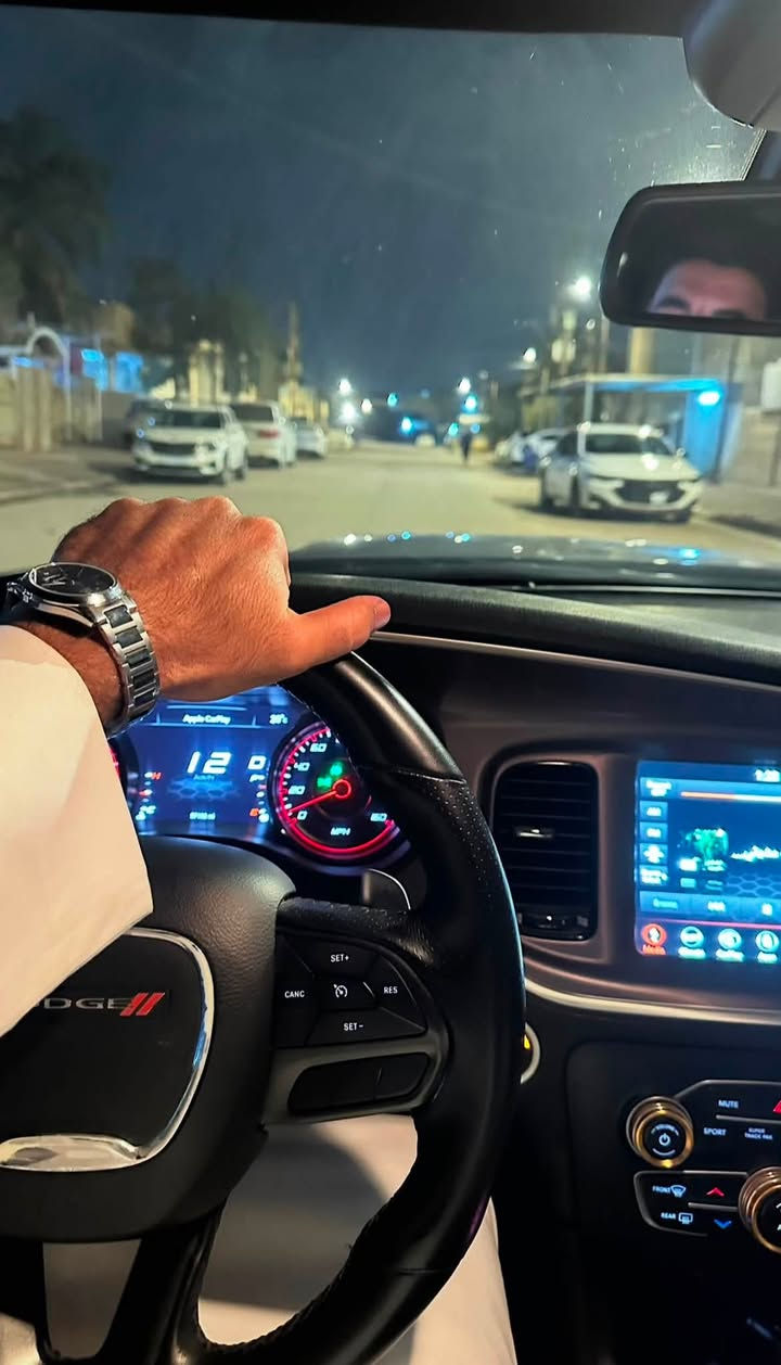 دوج جارجر RT موديل 2022 اصل
لون بنفسجي مميز (Plum Crazy)
 محرك HEMI V8 سعة 5.7 لتر (5700 سي سي)
 برمجة مصطفى إيكل
 السيارة نظيفة والاستعمال خفيف ونصبته تخبل
 رقم بغداد 
 سعره 225 وبي مجال للشراي 
 *********** للتواصل
