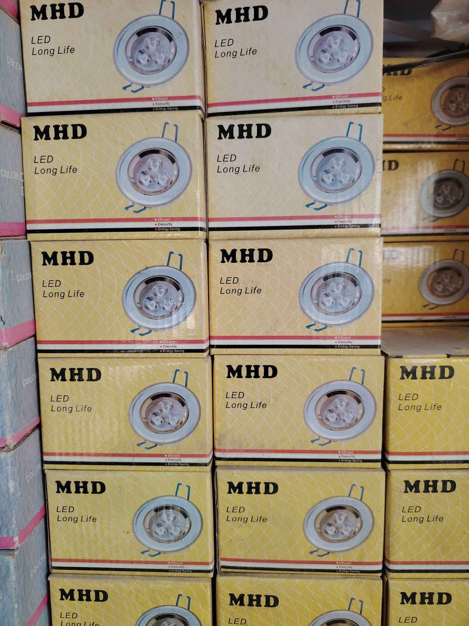 سلام عليكم ورحمة
عندي كهربائيات
سبورت لايت  سقوف
براكيتات
مال تصفيه مال محل
كلو جديد وبلباكيتات
***********
***********
