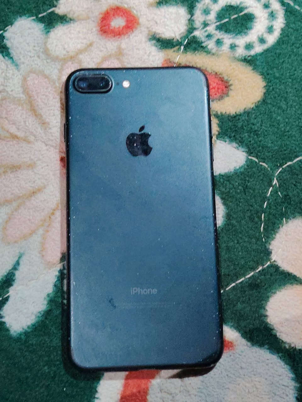 السلام عليكم ايفون 7بلص للبيع مبدل بي بطاريه 100 وبي هزه بل كامره السعر 85وبي مجال حك جيتك مكاني ارفيله ***********
