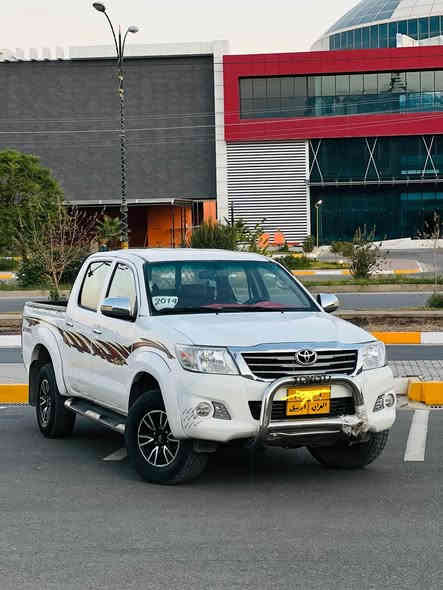 مەرزیە دەبڵ ئەکسل 2010 کامل پارچە ڕەشە لەسەر ساخی کراوە بە 2014 بۆدی ساخە هیچی پێوەنیە سەیارەکە 210 هەزار ڕۆشتوە سەیارەکە زۆر خاوێن و پاک ماوەتەوە تازە پۆڵیشێکی جوانی بۆ کراوە سەنەوی بەسەر چوە گێڕ و مەکینەی بەشەرتە نەکرەوەتەوە 
ژمارەی تەلەفۆن :*********** 
 سحریشی :170 وەرەقەو مەجال رانية
