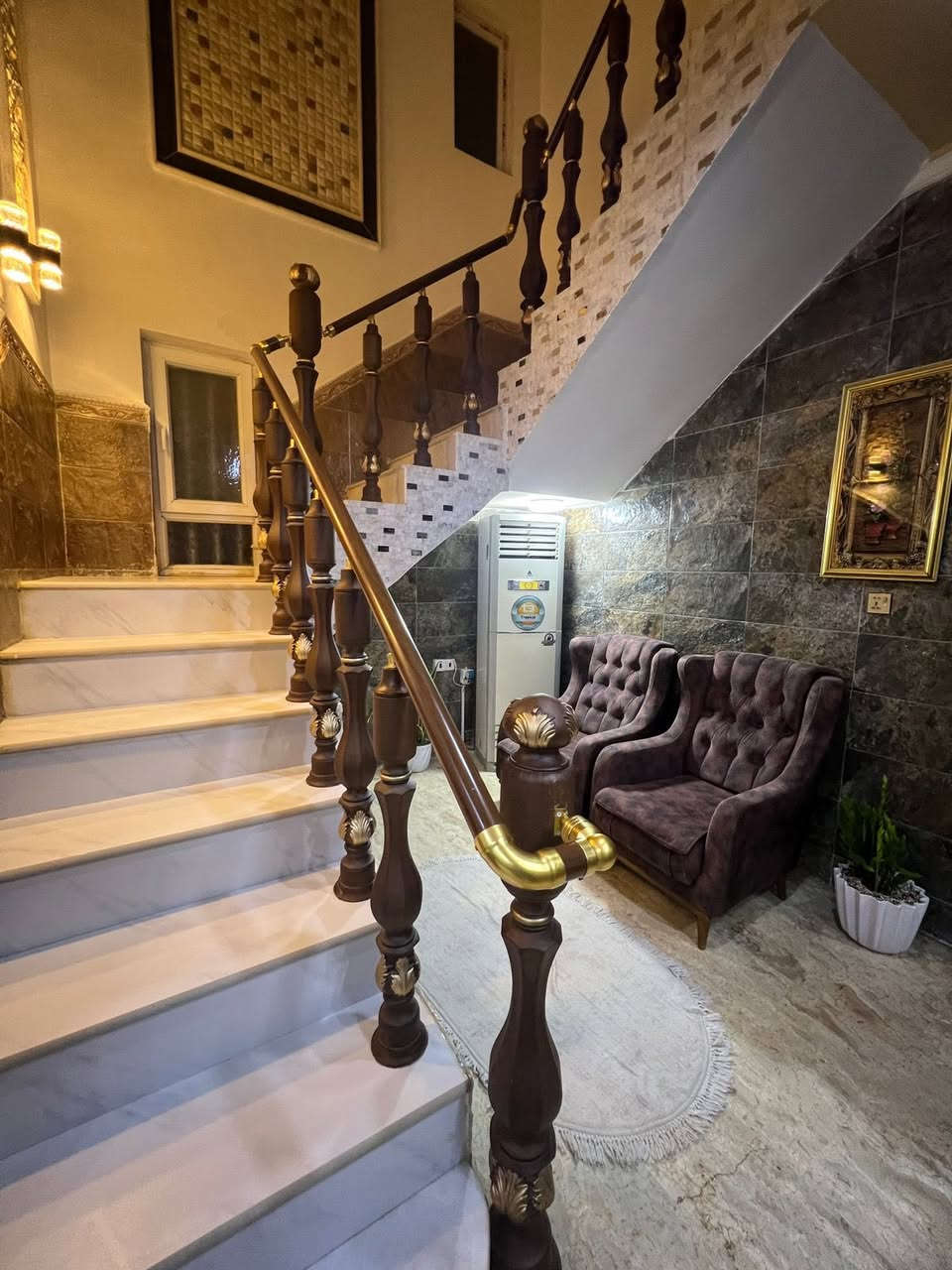 دار للبيع في مجمع الدوح بسعر مناسب جداً.

مساحة ٢٥٠ متراً، بناء شخصي صاحب البيت.

تفاصيل البيت:
غرفتان وصالة واستقبال ومطبخ وصحيات وكراج سيارة وحديقة.
بناء جديد حديث.

مطلوب قرض ٢٠ مليون، تسديد شهري ١٣٧ ألفاً.

‭٠٧٨٠ ٨١١ ٩٧٦٣‬

موقع المكتب السماوة إسكان مقابل صيدلية رواد
