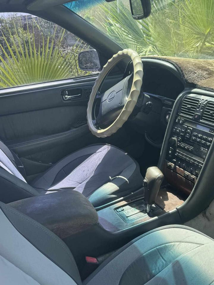 سياره جاهزه للبيع  لكزز محرك8سركة تبريد ثلج وحش الشارع *********** اتصل ودلل السعر 75وبيها مجال
