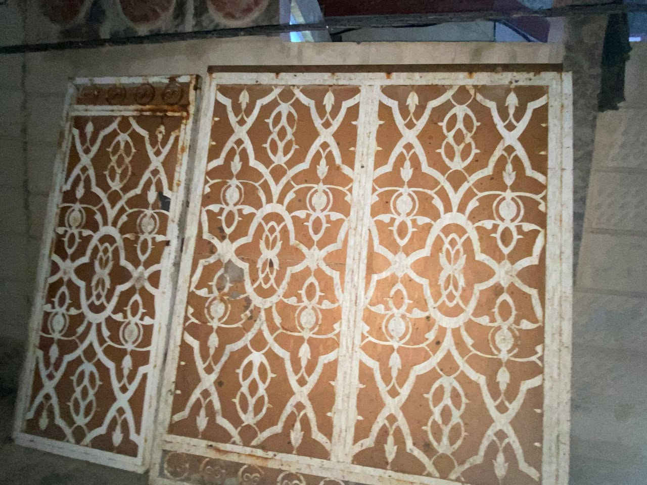 باب للبيع شرط ثقيل نضيف ***********
قياس طول 3متر
عرض مترين و20
مكاني البصره تنومه صالحيه قرب جامع ابي طالب 
[[ملاحضه مكلف بل نشر رقم ولد وراسلو]]
((السعر 250الف وبي مجال ))
