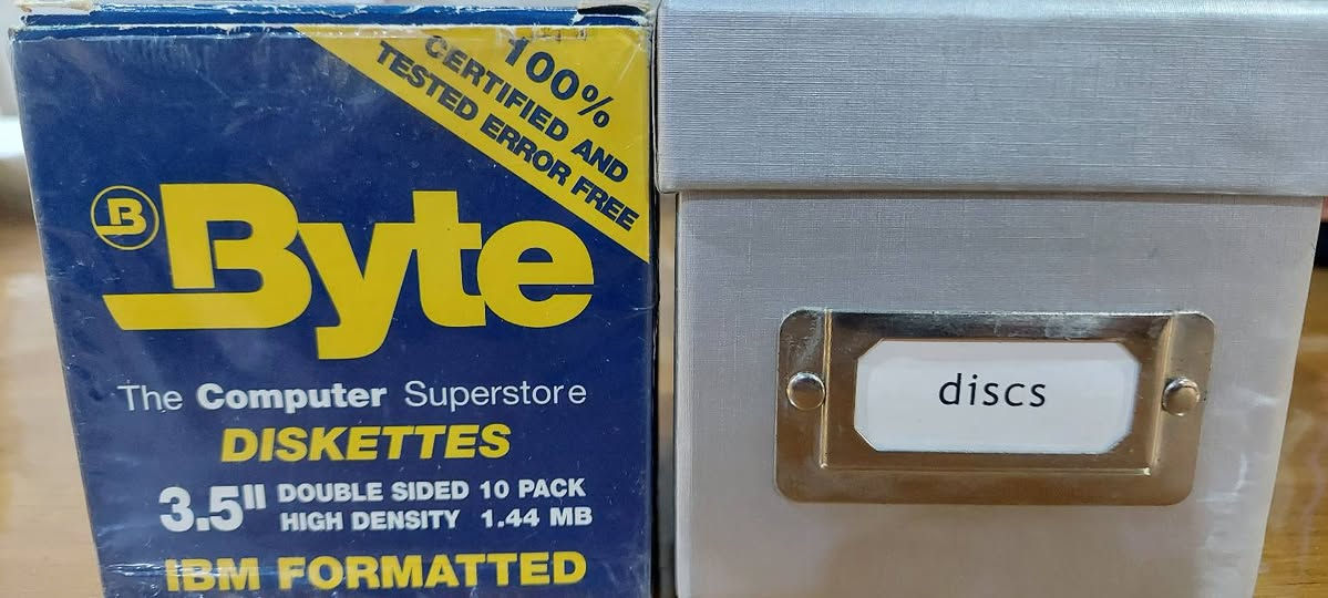 فلوبي ديسك حجم 3.5 وجهين العدد ٥٩ بحالة ممتازة يحتوي على مجموعة برامج وقسم منها جديد غير مستعمل 
للمزيد من المعلومات يرجى المراسلة على الخاص او الكتابة في التعليقات 
يتوفر التوصيل لجميع المحافظات بغداد ب٤ والمحافظات ب٦


**إذا كنت صاحب هذا الإعلان وتريد حذفه لأي سبب، رجاءا أرسل رسالة إلى الدعم الفني**