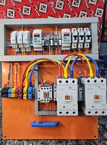 الحمد لله دائما وأبدا ...
اكمال بورد سيطرة ٣ مراحل ...

Ls korea ...

تم نقل الكنترول الى مكان العمل ....

القدرة للسيطرة الكهربائية  
***********
