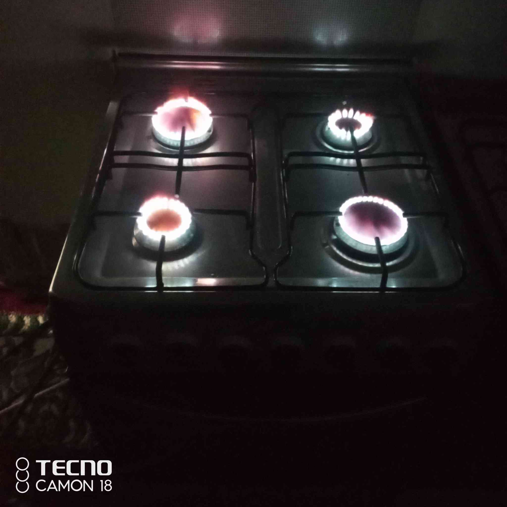 السلام عليكم للبيع طباخات نضيفه جدا شرط الفحص  مكانها سبع البور للأستفسار الاتصال ***********
