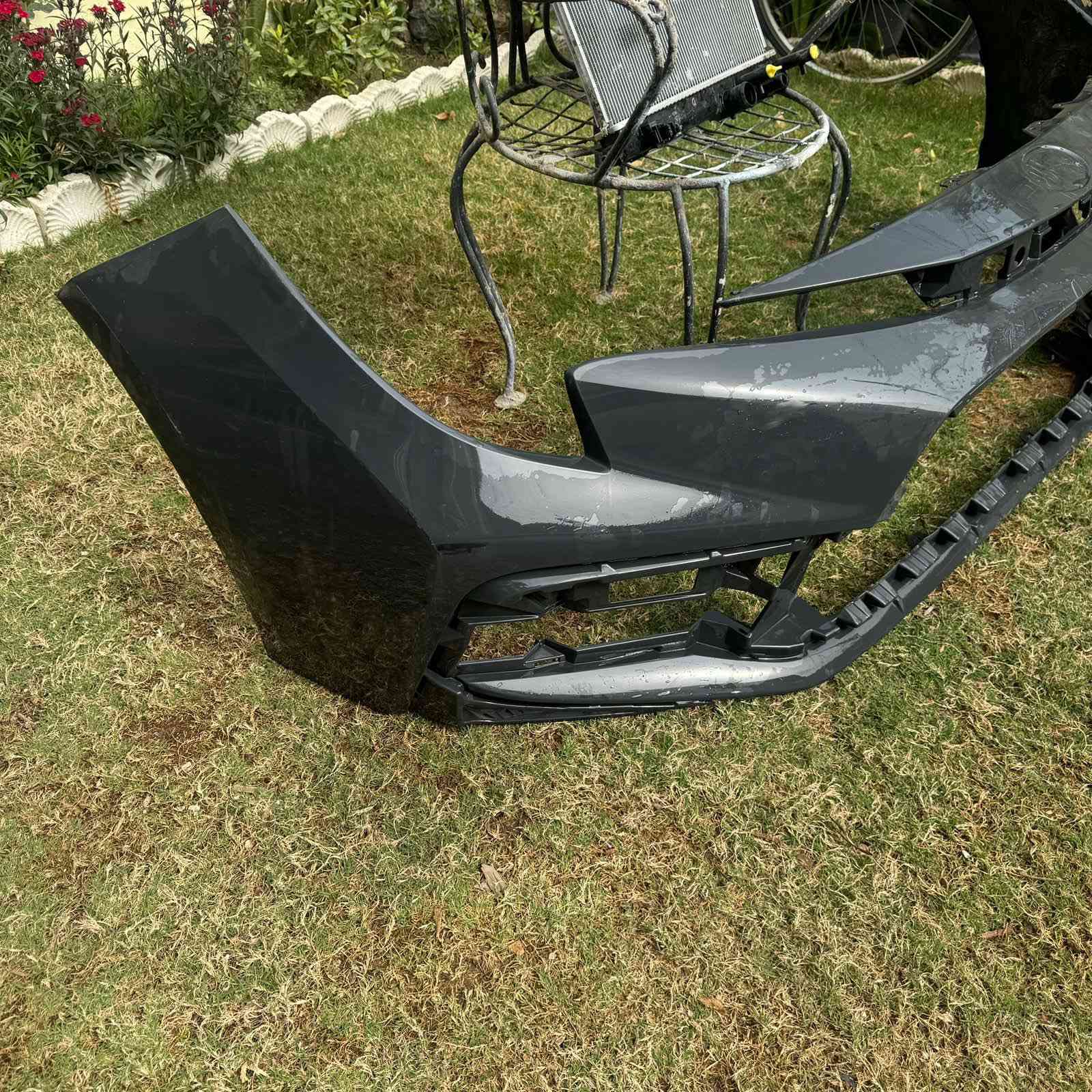 سلام عليكم دعاميه مال كورلا se 2024 لون اسمنتي غامق مصلحه تحتاج صبغ فقط وراديتر ايضا يحتاج قزان مفتوحات من سيارة تفصيخ
***********
