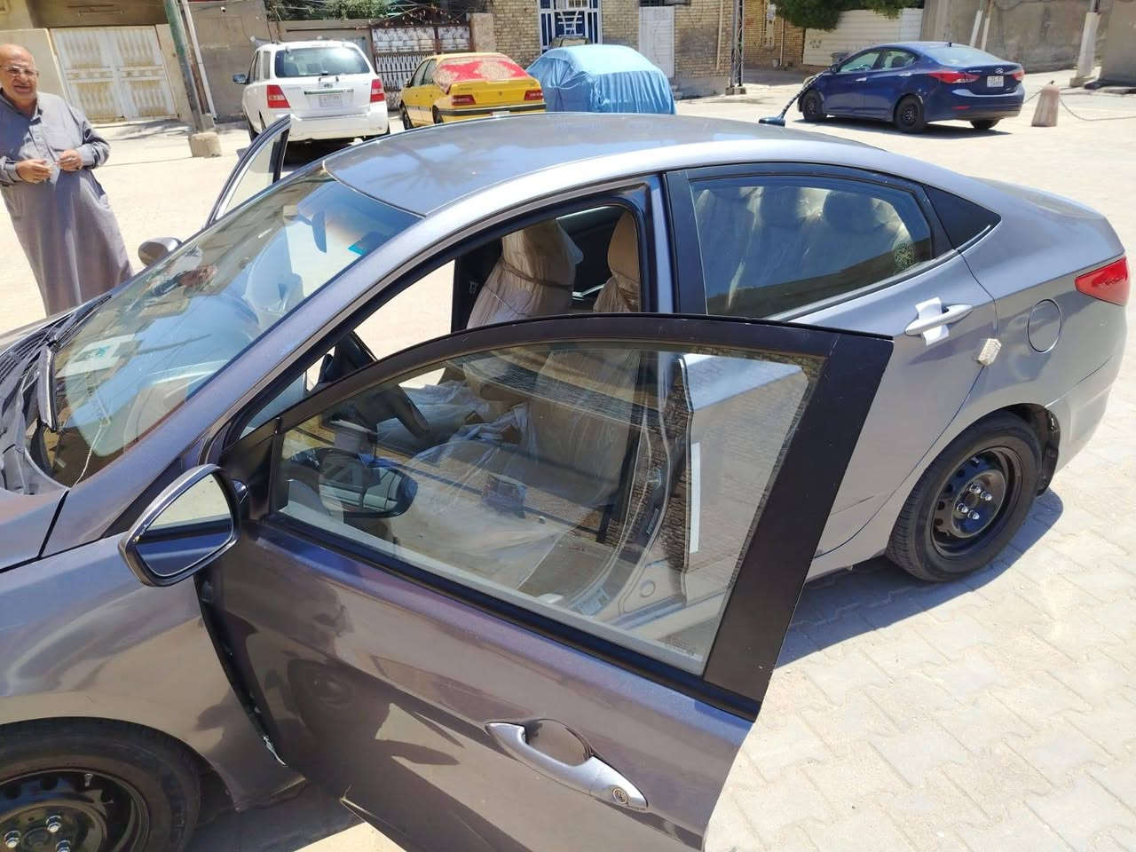 سلام عليكم اكسنت مديل 16 بسمي تحويل ثاني يوم  حادثهه بنيد وجاملغ تبريد ويه السويج سياره كامله خير من الله سعر 93وبيهه مجال ***********
