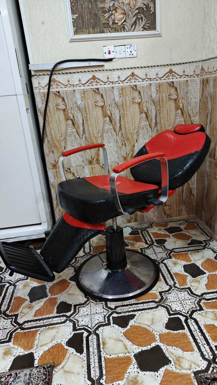 سلام عليكم كرسي البيع خو جديد فول نظافه سعر 100 مكاني البصره الحيانيه ***********
