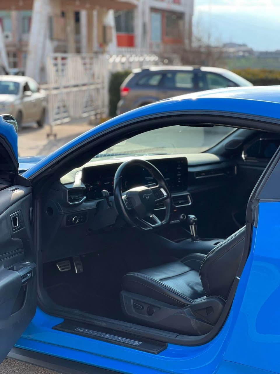 موستنك موديل ٢٠٢٤ بريموم
فول مواصفات
شاشة متصله 
كشنات تدفئه وتبريد
رادار امامي 
رادر جانبي
٦ اوضاع قياده 
تحديد مسار 
نزلت صوره لرقم الشاصي بل نسبه للحادث
قطعه وحده صبغ بس بنيد
السعر 215 وماكو هيج سعر بل عراق كله وهيج لون
السياره مكانها دهوك عقره رقم كاتي 
اي تفاصيل هذا رقمي *********** بغداد, العراق
