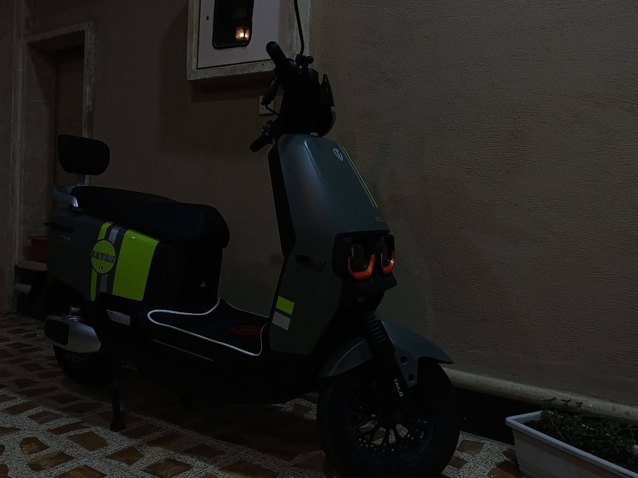 السلام عليكم دراجة الريان جديد صارلها 4 اشهر 
السعر 800 وبيها مجال بسيط 
للتواصل *********** واتساب
