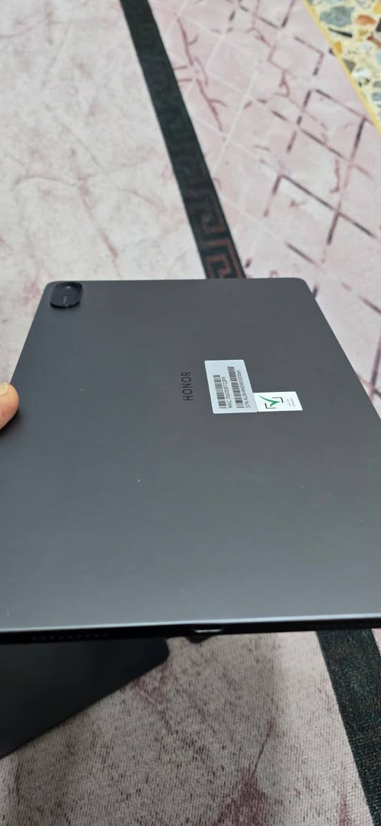 للبيع: تابلت HONOR Pad X8a (شاشة 11 بوصة)
الشاشة: حجم كبير 11 بوصة، دقة عالية FHD+، مع سلاسة 90Hz وميزة حماية العين.
المعالج: Snapdragon 680 ممتاز للدراسة، التصفح، والالعاب الخفيفة.
الذاكرة: 128 جيجابايت (مع إمكانية إضافة رام افتراضي لسرعة أعلى).
البطارية: عملاقة جداً بسعة 8300mAh تدوم طوال اليوم.
الصوت: 4 مكبرات صوت ستيريو لتجربة صوتية قوية ونقية.
النظام: أحدث نظام أندرويد 14 (واجهة MagicOS 8.0) يدعم فتح عدة تطبيقات معاً.
التصميم: هيكل معدني بالكامل، نحيف جداً وخفيف الوزن.
استخدام اقل الشهر السعر خاص 
***********

