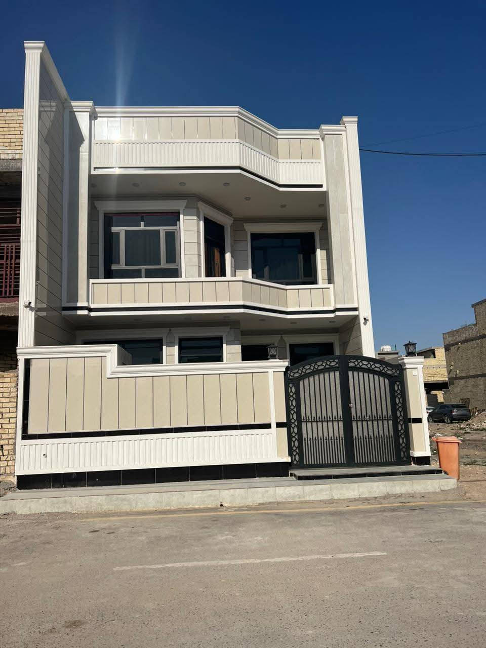 السلام عليكم بيت للبيع المساحه 150 متر بناء حديث طابقين ديكورات حديثه بيت جديد الموقع زعفرانيه بيت بنيه فرع 28 الاستفسار رقم ***********
