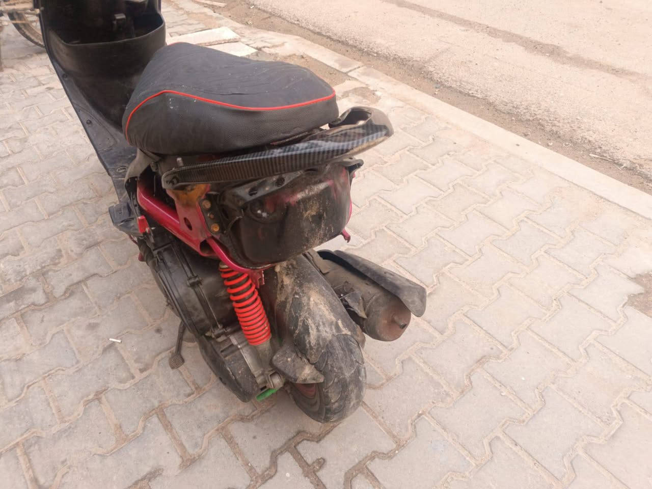 ماكس عدله 
بوشه 49 بلادي مكينه ما مفتوحه 
تشتغل سلف 
هندر ملغي 
شلعه تشك كاع و معدل قوي 
دراجه مكينه جديده ظفيره جديده شاصي مصبوغ حراري 
دراجه بيه نقص باتري و كابريتر تعبان بس تكدر شد هندر اذا ما تريد سلف سعره 400 الف قفل 
مكانه المعقل رقمي ما متواجد ع فيس ***********
