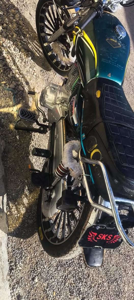 سلام عليكم شباب دراجه سيفان موديل 2025 محرك 200
كفاله عامه مابيه اي نقص موضوحه بل صور مرتبه وكاعد 
سعره 700وبيه مجال الشراي يدخل 
مكلف بل نشر رقم صاحب دراجه ***********
