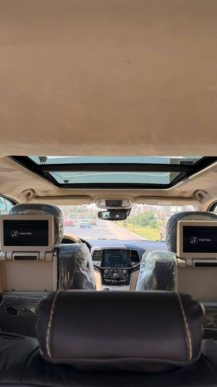 الاستفسار ***********
سلام عليكم….. جيب( سومت) اعلى فئه ام الرادار 
الموديل 2020 (خليجي) . 
اللون: ابيض رقم بغداد بأسمي  
المحرك : V6.  3.6L . 
العداد :  73 الف  .
رقم بغداد الجديد (11)  بسمي تحويل ثاني يوم 
مكفوله من صبغ و البارد والتبديل 
سياره ارضيات الشركه و العدة ما مفتوحه لحد هسه جدد 
سياره من النوادر ممتعه بالقياده 
المواصفات /////:::::::::
* دفع رباعي 4x4..
*نضام التعليق الهوائي (جكات )
*شاشات خلفيه عدد 3
* رادار جانبي مع مانع تصادم .
* تحذير الخروج عن المسار ⚠ . 
* تحذير النقطة عمياء ⚠ .
*داخل بيجي مطعم بالصاج 
* نظام الاسطفاف الآلي (اوتو بارك) .
* ويل قياس 20 انج .
* سقف بانوراما . 
* شاشه كبيرة 8.4 انج . 
* نظام الخرائط (GPS) .
* ستيرن كهربائي . 
* المصابيح الأمامية زنون .
*بخاخ ماء لتنظيف المصابيح الاماميه 
* كشافات الضباب زنون .     
* تشغيل عن بعد .
*بصمات سياره بلاديه عدد 2
* صندوق كهربائي .
* مقصورة الركاب من الجلد الفاخر .
* حفظ وضعيات الجلوس (ميموري) . 
* المقاعد الأمامية كهربائية .
* المقاعد الأمامية تبريد وتدفئة .
* المقاعد الخلفية تدفئة .
* مشغل اقراص CD/DVD . 
* سستم صوت هارمون كوردون . 
* حساسات أمامية
* حساسات خلفية . 
* كاميرا خلفية .
* تدفئة ستيرن . 
* بخاخ ماء على المصابيح الامامي.
* المرايا الجانبية قابلة للطي أوتوماتيك 
* مرايا متحسسه للضوء العالي . 
* مانع تصادم خلفي .. 
*شفتات بالستيرن
* بلوتوث تلفون . 
* محدد سرعة . 
* نظام التشغيل والاطفاء الاوتوماتيكي ( Auto Start System ) .
* نظام بريك اوتماتيكي ( Auto Break System ) .
سياره نظيفه جدا معتني بيها كير محرك دواخل نظيفه
