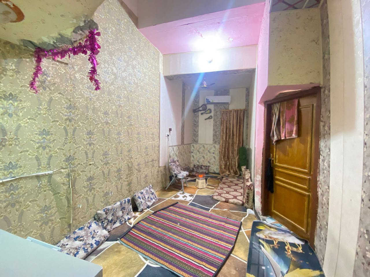 السلام عليكم ورحمه الله وبركاته بيت للبيع مساحه 100 البيت يحتوي على طابقين الطابق الاول استقبال ومطبخ وغرفه وهول وصحيات الطابق الثاني هول وغرفه وصحيات البيت زراعي اسهم السعر 140 وبي مجال الاتصال على الرقم ***********
