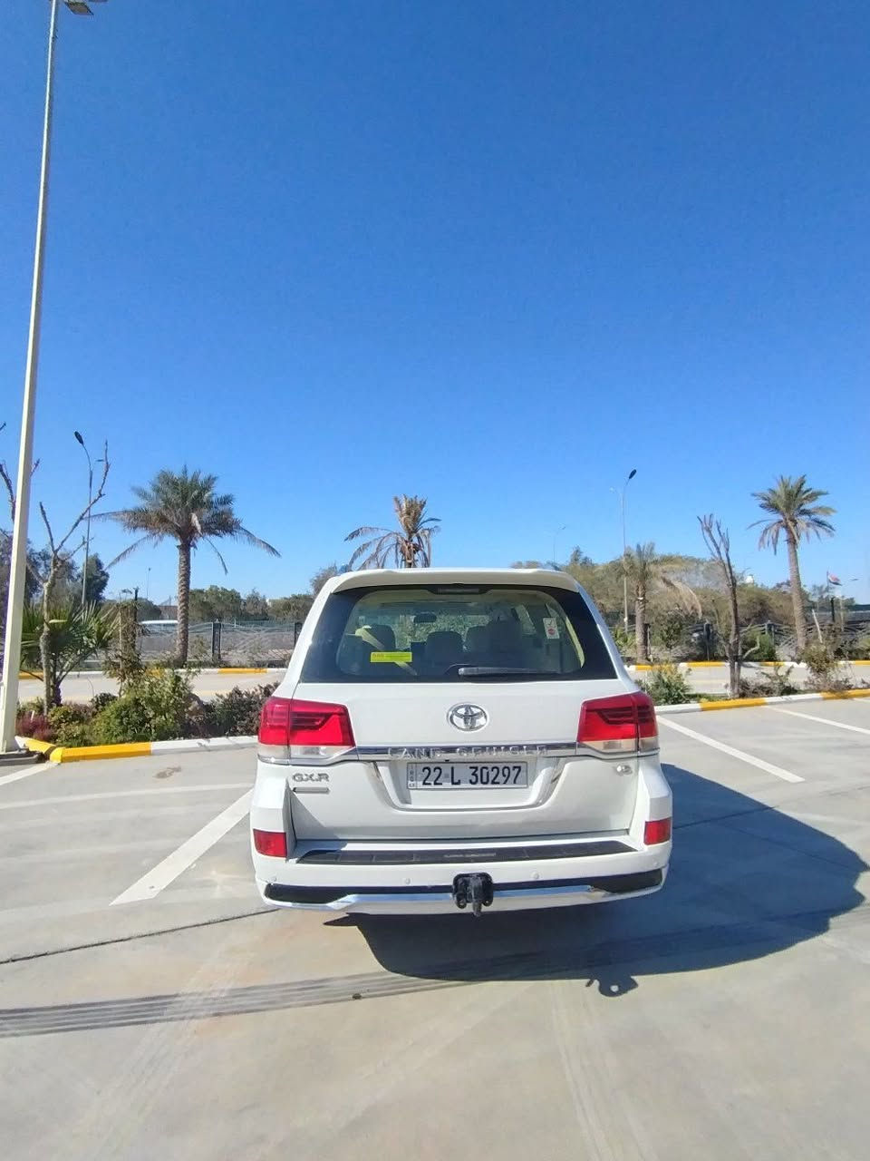 للبيع لاندكروز موديل (2016)  كفالة
شركة ساز أصلي 
فوول مواصفات 

1-بصمه ابواب 

2-بصمه تشغيل 

3-شاشه كبيره 

4-كشنات  جلد 

5-أربع كامرات 

6-حساس امامي 

7-حساس خلفي 

8-حساس ايمن وايسر

9-فتحه سقف

7-10راكب

11-فورويل 

12-تحكم ستيرن 

13-كشنات كهربائ

14-زراك لايت

15-مري شفط

16-بلوجكترات 

17-ثلاجه 

18-تبريد شاشه
ماشية 208 كيلو 
باقي المواصفات معروفه كير مكينه مكفولات تبريد ثلج حداديه صدر جديد تخم تاير جديد ترايها حلو رقم أربيل بأسمي شرط التحويل السعر 458 وبيها مجال للشراي مكاني ديالى بعقوبة للستفسار أتصال ع الرقم ***********
