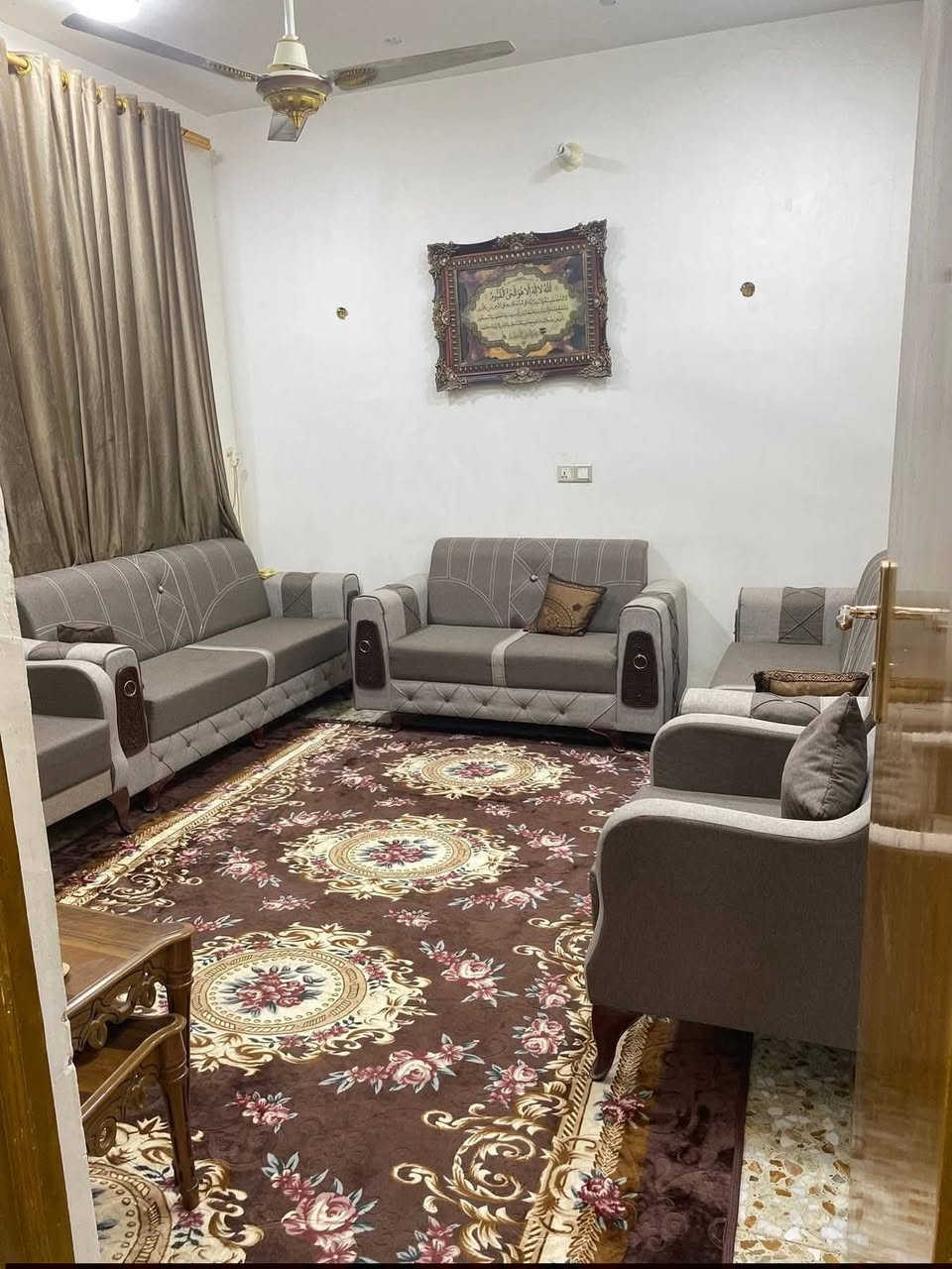 دار للبيع طابو صرف– بابل / الأكرميين / شارع المدارس
موقع مميز قريب جداً من المدارس والمستشفى.

المساحة: 125 مربع

البناء: جديد سنة 2021

طابو صرف

الأبواب: وحدادية درجة أولى

تفاصيل الطابق الأرضي:

 • صالة

 • مطبخ

 • استقبال

 • 2 غرف نوم

 • مجمع صحي

تفاصيل الطابق الثاني:

 • ثلاث غرف نوم

 • صالة

 • مجمع صحي

 • سطح 

 

البيت جاهز من كلشي 

للاستفسار الاتصال 

*********** واتساب أرشد الحلي 

مكتب المجد للعقار
