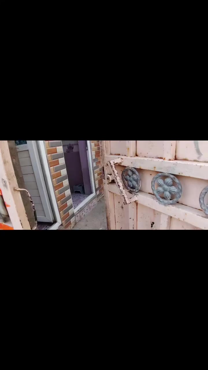 بيت للبيع نظيف ومرتب مساحه 110م طابو زراعي استقبال ومطبخ وصاله وغرفه بناء طابوك مكان حي الصناعي قرب محلات ابو مرتضى الجمالي ***********  السعر 30وبي مجال
