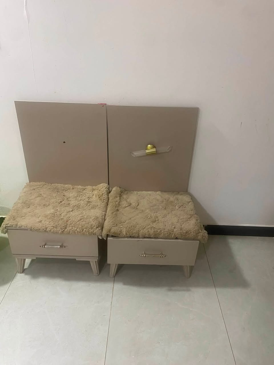 غرفه 5 قطع مستعمله نضيفه بس يراد ترتيب لجربايه وبسعر مناسب جدا  ***********    //250 الف وبيه مجال
