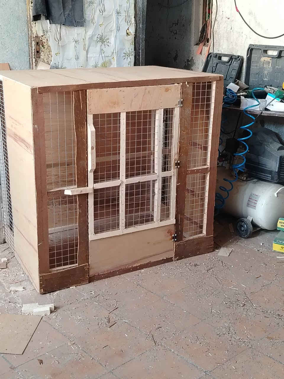 قفص شغل جديد للدجاج ويرهم لطيور
ارتفاع ١٠٠ عرض ١٠٠ نزال ٧٠
السعر 50 الف فقط.
رقم *********** واتساب
بغداد الحريه الأولى يوجد توصيل
