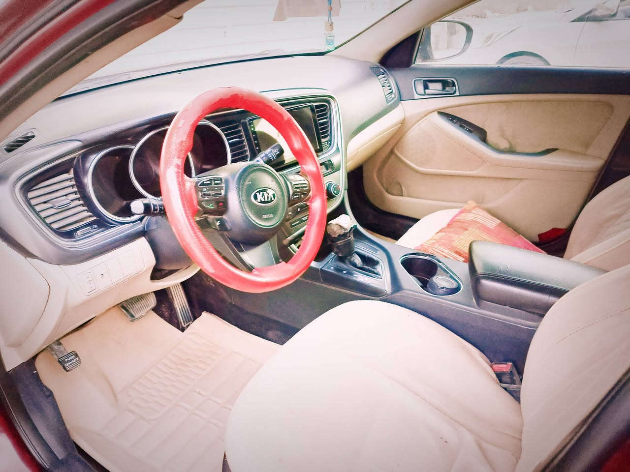 السلام عليكم 
اوبتيما أمريكي
2014
حرة رقم ذي قار انكليزي 
باسمي مداور ثاني يوم
خالية من التبديل 
تخم تاير وتبريد ثلج 
حدادية نظيفة
يوجد صبغ طرف الجاملغ الايسر وطرف الباب الخلفي 
السعر 100 مع المجال 
ناصرية مركز 
‏‪0771 809 6205‬‏
