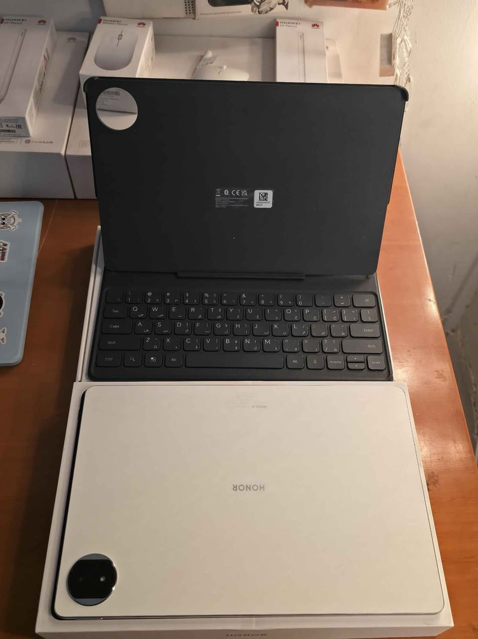 هونر ماجك باد 2

نظافة عالية جدا 
مع الكيبورد الاصلي

• ​شاشة OLED: بحجم 12.3 بوصة وتردد 144Hz مع حماية فائقة للعين.
• ​معالج قوي: Snapdragon 8s Gen 3 لأداء ممتاز في الألعاب والمهام.
• ​صوت سينمائي: نظام بـ 8 مكبرات صوت وتقنية Spatial Audio.
• ​بطارية ضخمة: سعة 10,050 mAh وشحن سريع بقدرة 66W.
• ​تصميم نحيف: سمك 5.8 ملم فقط لتسهيل الحمل والاستخدام.
• ​ذكاء اصطناعي: ميزات ذكية لتحسين الإنتاجية وتلخيص الملاحظات.
 

السعر 690 الف

يوجد توصيل لجميع محافظات العراق 
للحجز راسل الصفحة 
واتساب *********** 

تابع الصفحه لمشاهده الاجهزه المتوفره https://t.me/mohamd_phone 

#العراق #مستخدم #توصيل_لكل_العراق #هونر #للبيع بغداد, العراق
