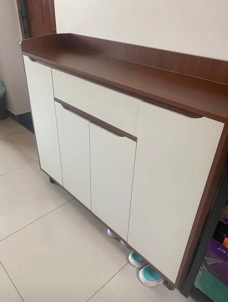 ✨ خزانة أحذية خشب بتصميم أنيق ومرتّب للمدخل، مع مساحة تخزين واسعة لعدة أزواج. 👟🤎
🔥 عرض على آخر كم قطعة بس — اللي حابب يعرف السعر يبعتلي رسالة. �


**إذا كنت صاحب هذا الإعلان وتريد حذفه لأي سبب، رجاءا أرسل رسالة إلى الدعم الفني**