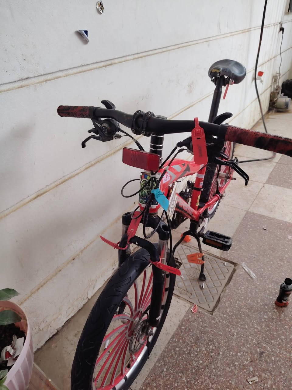 سلام عليكم بايسكل للبيع السعر ١٢٠ حجم ٢٠مالاطفال ناقصه جاملغ  او تصليح البريكات والكيوره العنوان الدوانم شارع المكاتب قرب مجمع البخيت رقم الاستفسار ***********
