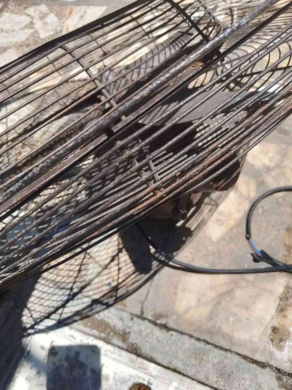 اخوان السلام عليكم عندي مروحة هندية للبيع شغالة وعلى الفحص ومتداخلة تصليح السعر 75الف بدون ذراع تلاث سرع بغداد شهداء البياع ***********
