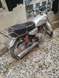 دراجه ايراني نضيف بدون محرك مفتوح 07723954702