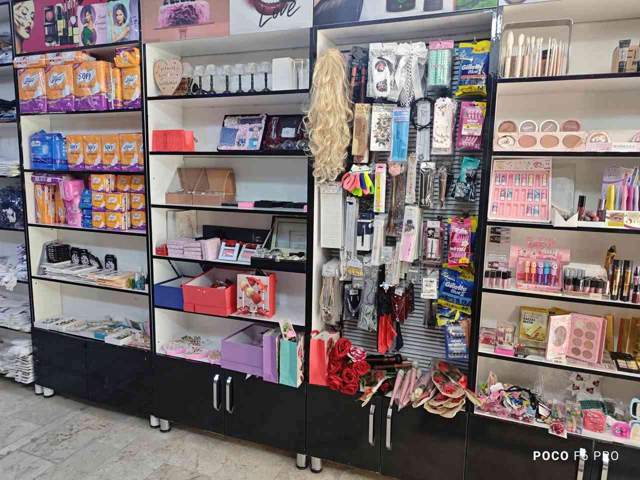 السلام عليكم
للبيع رفوف 
خشب تركي نوع Hdf درجة اولى
 عمق 30 عرض متر
ارتفاع مترين و20سم
انارة + اعلان + خزن 
العدد 20 رف سعر الرف 150
واكو بدون خزن واعلان واناره سعرهم 50 الف
وعندي ميز وسطي جام 
العنوان بغداد منطقة الثعالبه 
#رفوف
#كوزمتك


**إذا كنت صاحب هذا الإعلان وتريد حذفه لأي سبب، رجاءا أرسل رسالة إلى الدعم الفني**