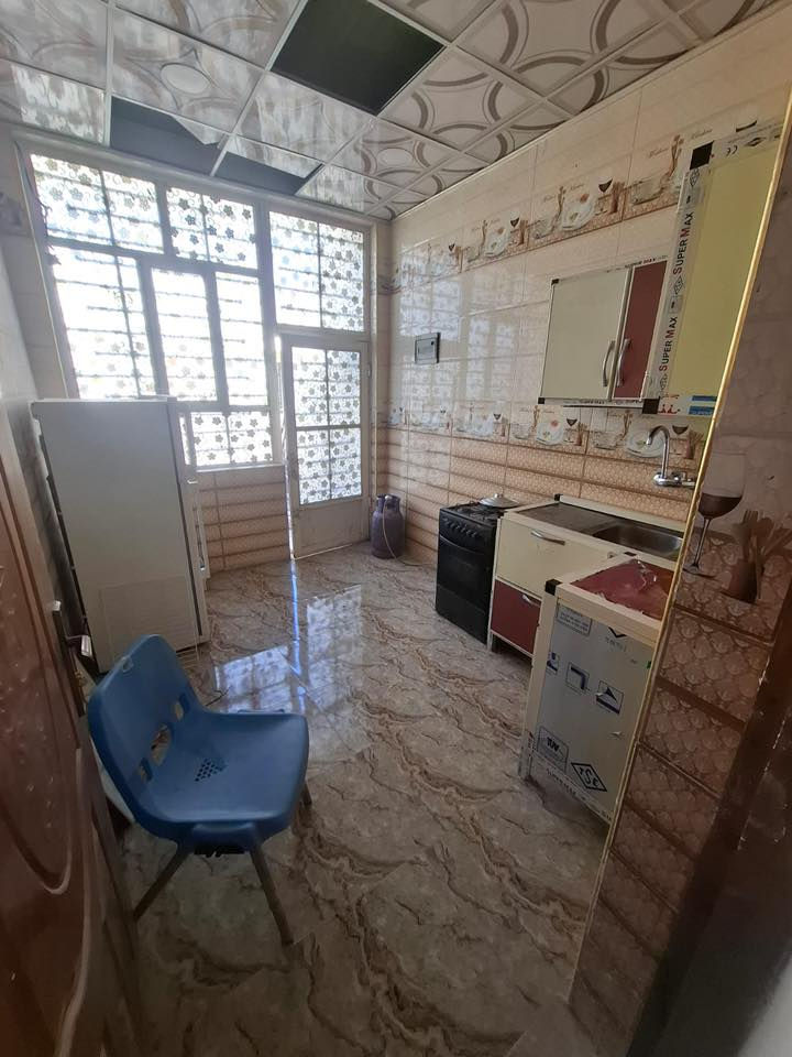 سلام عليكم بيت بحي الامل محتاج طلابً وياي قرب كنطرة السلام  غرفتين وصالة ومطبخ وبيت جاهز ومؤثث من كلشي سبالت جرابي ومطبخ جاهز بس تجيب ملابسك وتجي تسكن موبايل ***********
