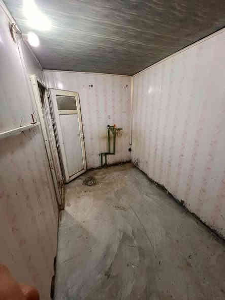 🛑 #للبيع بيت في حي الجمهوري/ الشارع المقابل باب ملعب الاتفاق
🛑 المساحة 100 متر واجهه 10 متر 

🛑 طابقين عكاده 

🛑 الطابق الارضي يحتوي على /

🏤 غرفة 
🏤 صالة 
🏤 مطبخ 
🏤 استقبال 
🏤 صحيات

🛑 الطابق الاول يحتوي على/

🏤 غرفه 
🏤 صحيات
🏤 سطح

🛑 مؤجر حالياً بسعر ٢٥٠ الف 

للاستفسار الاتصال على 
***********
