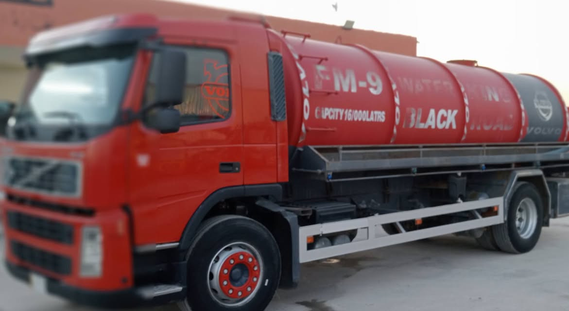 فولفو للبيع موديل2004 ***********.                        ***********
