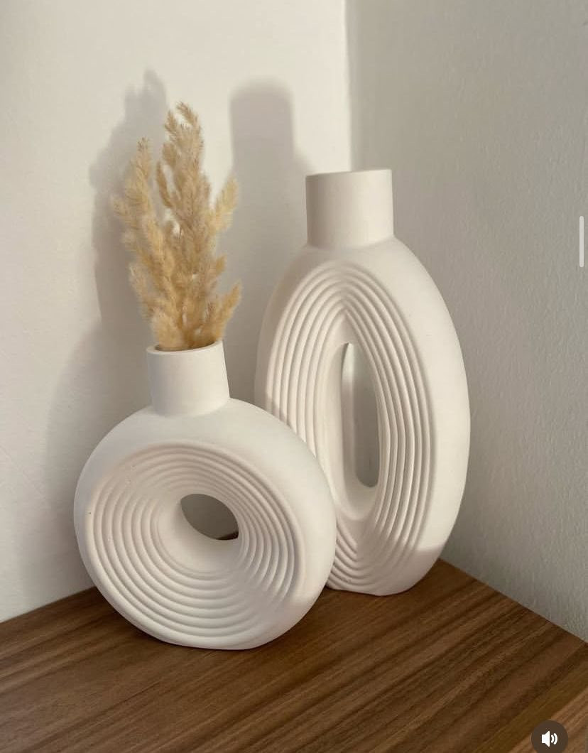 ✨ تحف البيت… لمسة أناقة تحكي ذوقك ✨🏡
تحف البيت ليست مجرد قطع للزينة، بل هي تفاصيل صغيرة تصنع فرقاً كبيراً في جمال المكان.
مزهرية أنيقة، شموع عطرية، لوحة فنية، أو قطعة تراثية مميزة… كلها تضيف روحاً خاصة ولمسة دافئة لبيتك.

اختيار التحف يعكس شخصيتك وذوقك، فاجعلي كل زاوية في منزلك تحكي قصة جمال وبساطة ورقي 🌿🤍

البيت الجميل ليس بكبره، بل بذوق من يسكنه ✨

#ديكور_منزلي #تحف #لمسة_جمال #أناقة_البيت


**إذا كنت صاحب هذا الإعلان وتريد حذفه لأي سبب، رجاءا أرسل رسالة إلى الدعم الفني**