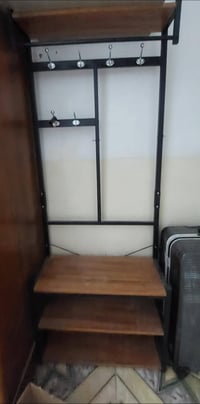 ميز مال ملابس أو كراسي متحرك للبيع اليريد يتصل 07823029547