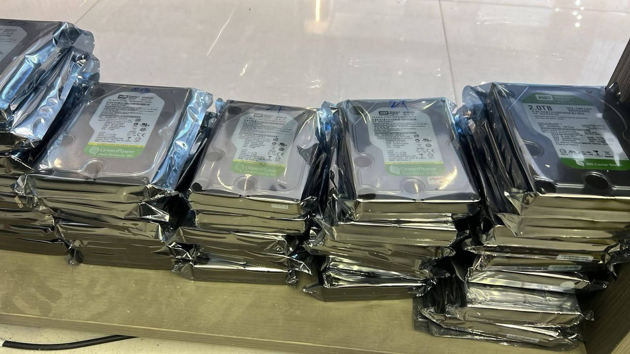 سلام عليكم شباب جهاز كامرات 4جنل وهارد 500وهارد 1تيره الاصلي للبيع بيش يفيدنك اتصل وتدلل ***********
