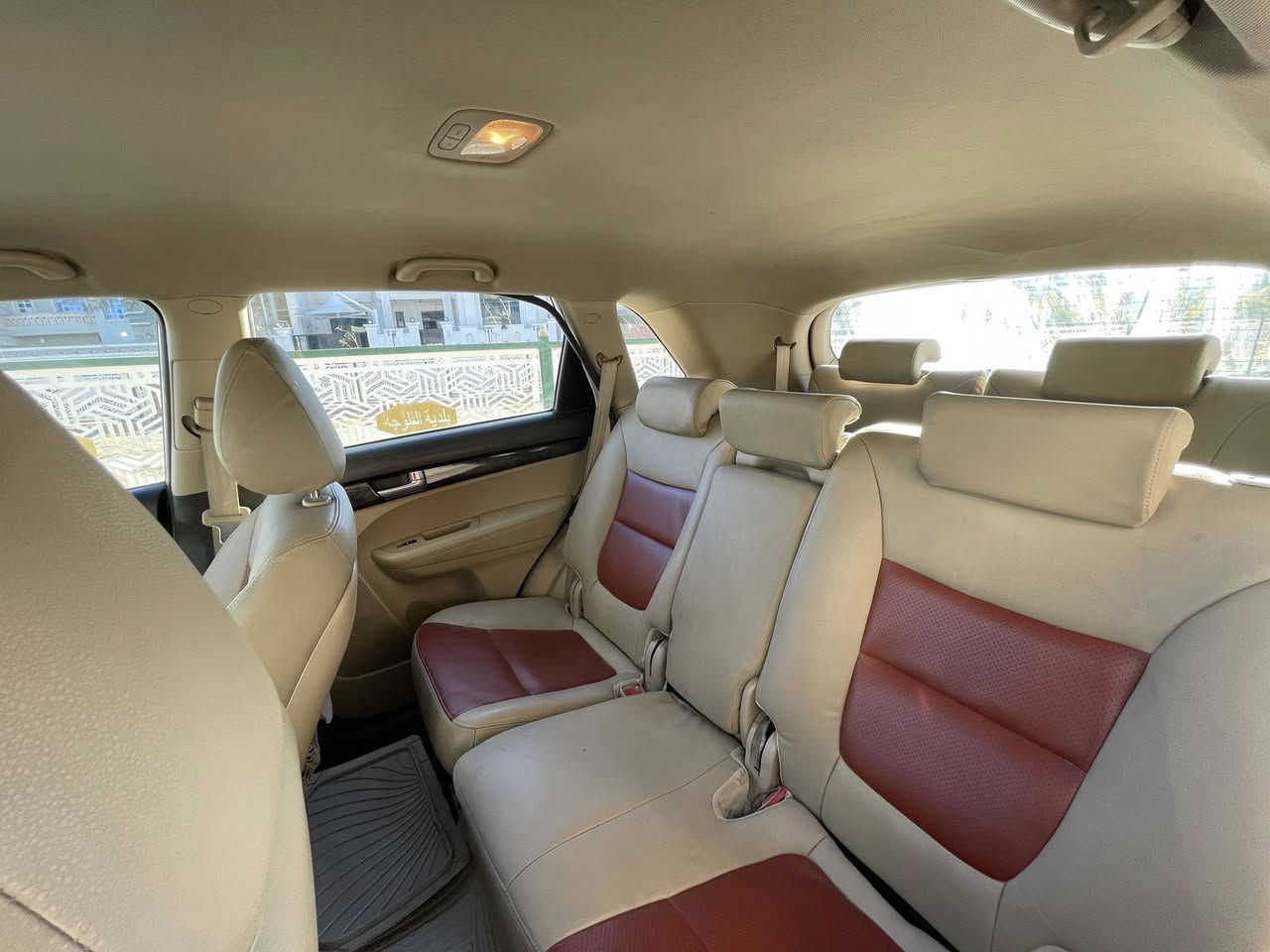 السلام عليكم
سورنتو 2014  
صيانة شاملة تخم تايرات و صيانه دهن الكير 
محرك V6 3.5 
الممشى 61 الف كيلو متر حقيقي 
السياره خليجي 
دفع رباعي AWD
حساسات خلفية عند الرجوع
شاشه و كاميرا خلفيه 
نظام كار بلي
كشنات جلد 
نظام تثبيت السرعه 
7 راكب 
قطعتين تبريد 
نظام ECO
السيارة ربع ما تصرف عليهة جديدة بمعنى الكلمة
سعر 188
التواصل ***********
