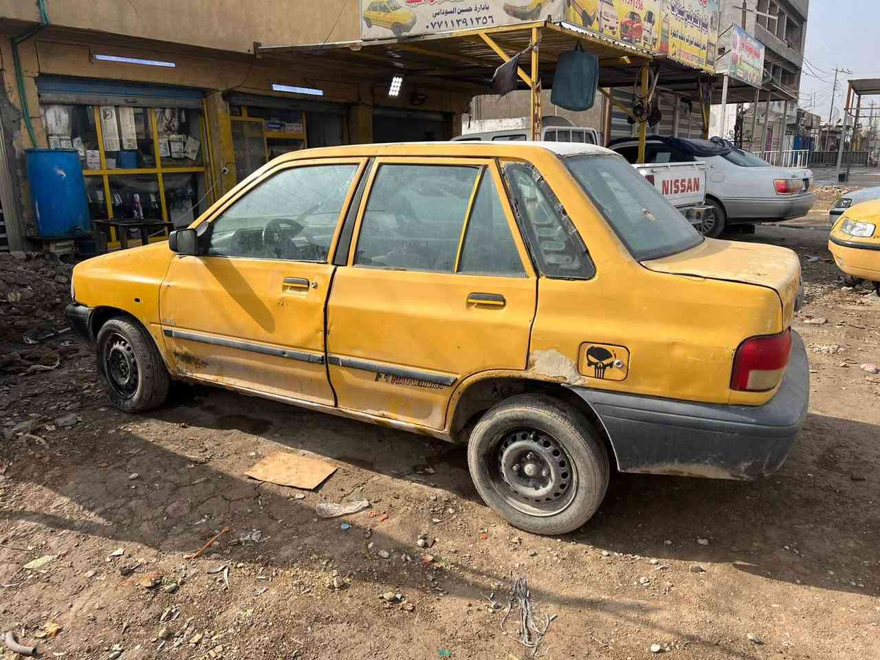 سلام عليكم سايبه موديل ١١ رقم بغداد الماني السياره مجفته جديد وكير جديد بس بيهة مشكله كهربائيه متشتغل وراعيهة ما اندله ابيع كوم حديد اتعهدلك سرقات وعشاير السعر ١٠ قفل بدون عمله مكاني بغداد حي البتول للاتصال ***********
