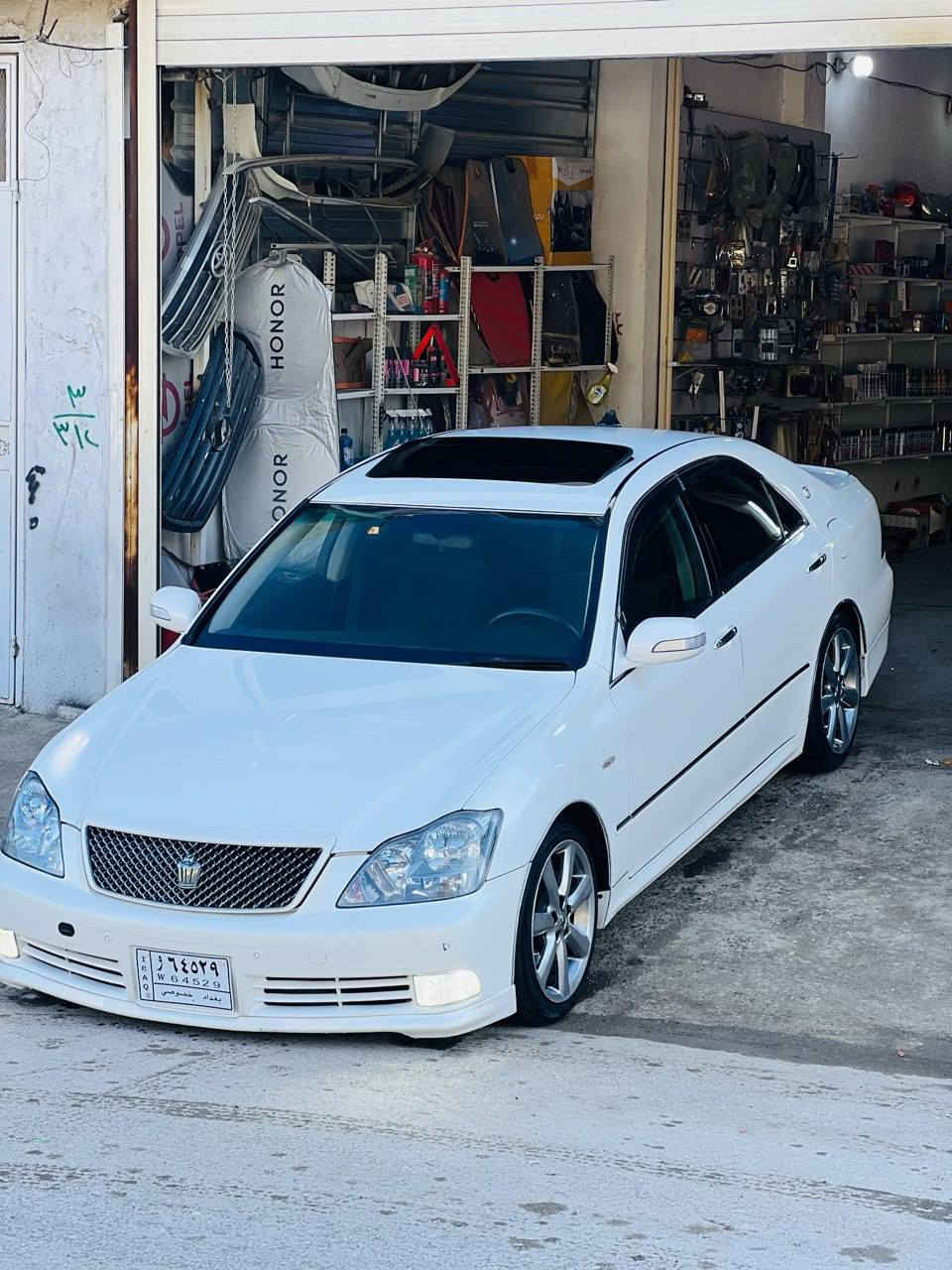 بەناوی خوای گەورە
شاهینە موس 182
سپی
گێرو مەکینە گەورە
بئ دووکەڵ
سڵاید
فۆرمیگا سور
ئاوێنە ئیشارەت
پێش و دواحاسە
کامیرە
تایەو ویلی دنگە
یەک درگای بۆیاخی ئەورپایە
سەیاریەکی جوان ڕێک و پێکە
کامل مەسرەف کراوە
نرخی 71کەمێک مەجالی برایانە
مشتەری نیت نە سەری خۆت بیەشێنە نە من لەگەڵ ڕێزمدا
ئەدمینی گوڵ
شوێن سەیدسادق
ژ.م***********
ژم.***********
